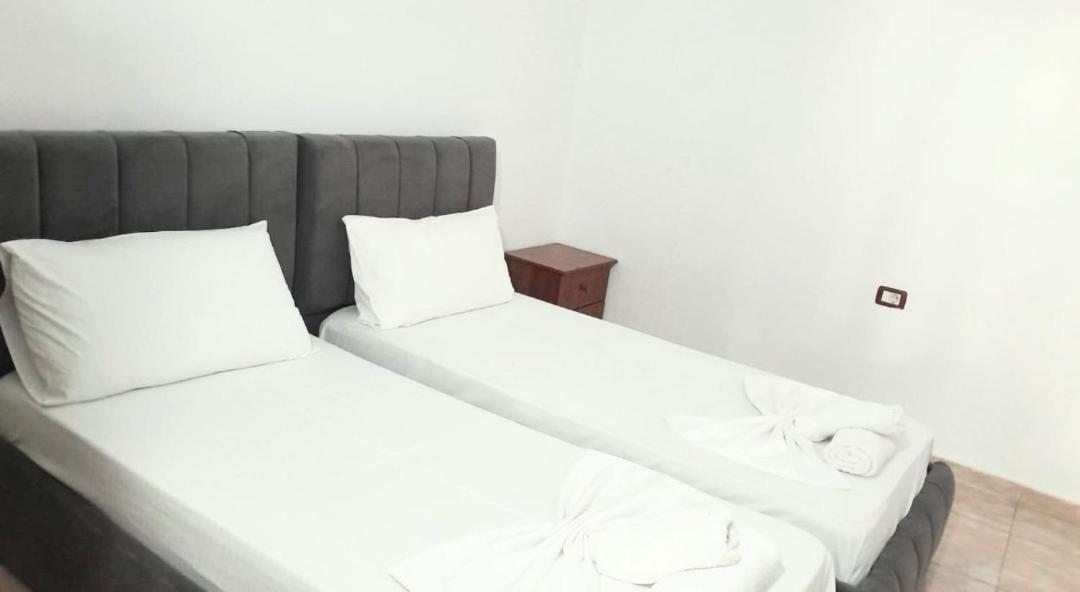 Blue Hotel Ksamil Bilik gambar