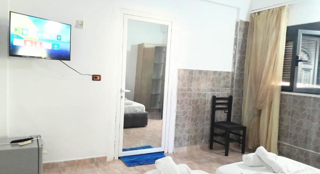Blue Hotel Ksamil Bilik gambar