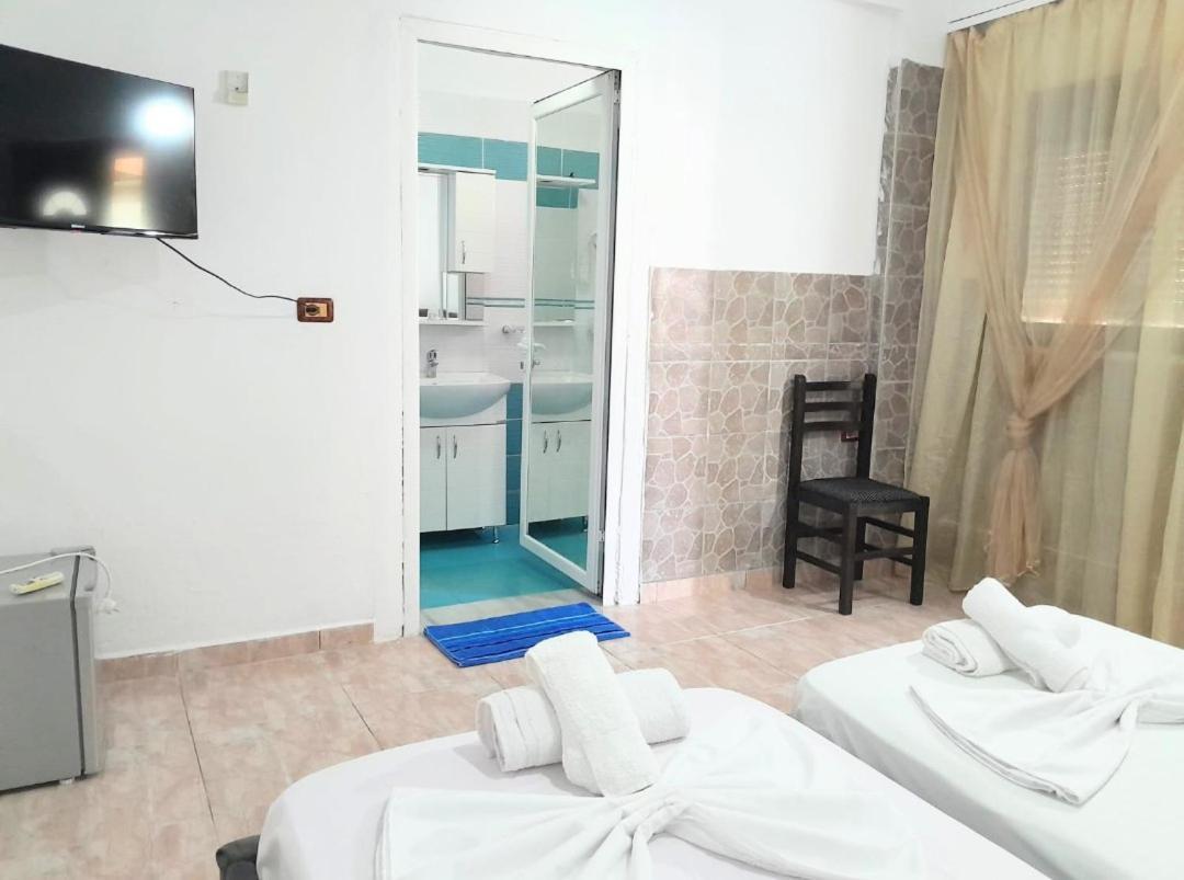 Blue Hotel Ksamil Bilik gambar