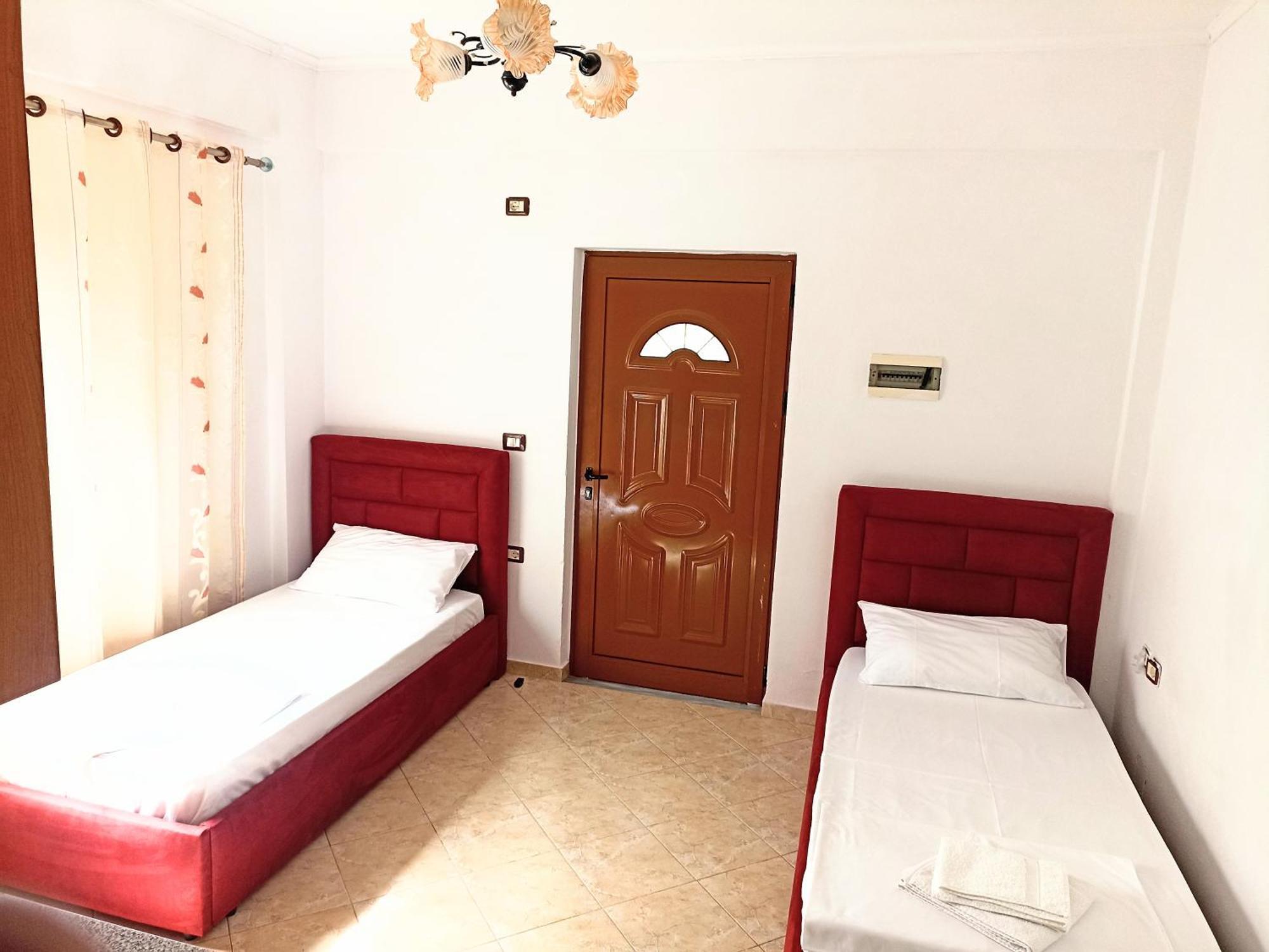 Blue Hotel Ksamil Bilik gambar