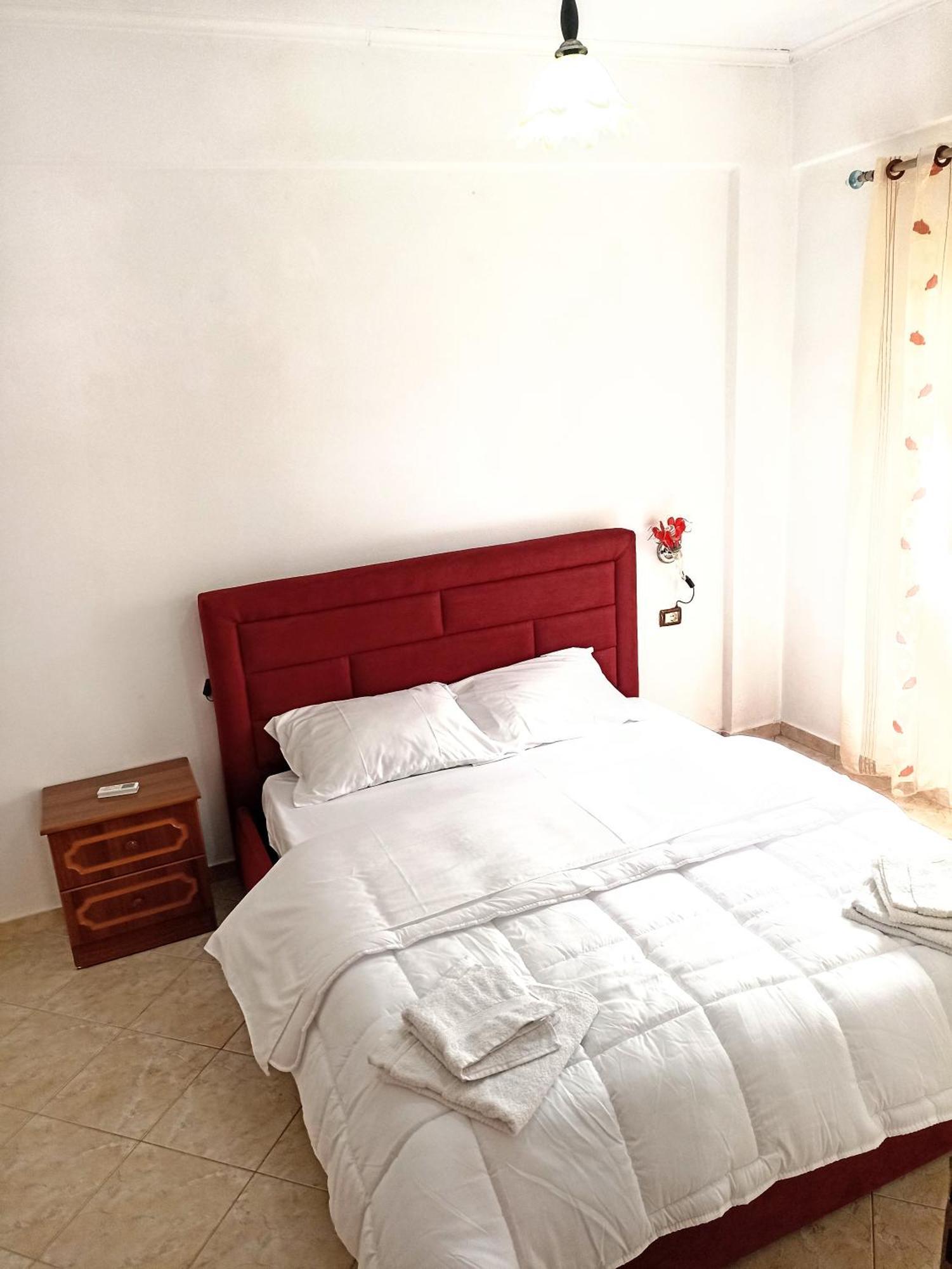 Blue Hotel Ksamil Bilik gambar
